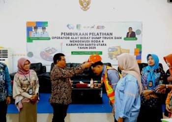 33 Peserta ikkuti Pelatihan Operator Alat Berat Dump Truck dan Pelatihan Mengemudi yang Diselenggarakan Disnakertranskop UKM Barut