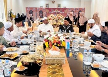 Penuh Hangat menyelimuti momen perpisahan antara Pemerintah Kabupaten Barito Utara dan rombongan ulama kharismatik Habib Syech Abdul Qodir Assegaf