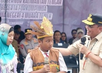 Pemkab Barut Sambut Kedatangan Gubernur Kalteng serta Tinjau Langsung Layanan Pendidikan, Kesehatan, dan Bantuan Sosial di SMAN 4 MTW