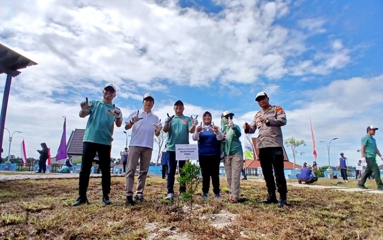 Pemkab Barut Tanam Ratusan Bibit di Buper Panglima Batur
