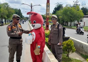 Satpol PP Murung Raya Berhasil Mengamankan Pengemis dengan Berkostum Badut di Jalan Jenderal Sudirman Puruk Cahu