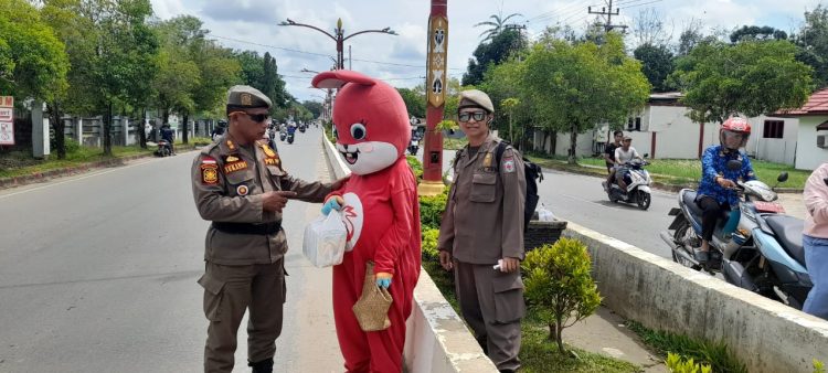 Satpol PP Murung Raya Berhasil Mengamankan Pengemis dengan Berkostum Badut di Jalan Jenderal Sudirman Puruk Cahu