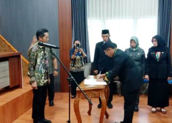 Pemkab Barut Lantik PAW BPD serta Pejabat Sementara Damang Kepala Adat Kecamatan Lahei