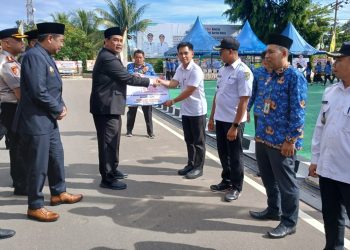 Perkuat Kesiapsiagaan Hadapi Potensi Bencana, Bupati Barut Serahkan Bantuan Hibah kepada Desa Tangguh Bencana
