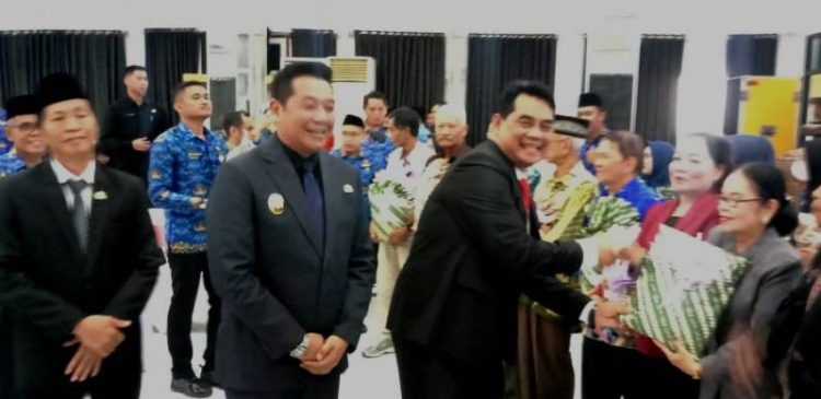 Bupati Barut Berikan Apresiasi Pada Para Purnawirawan DInas PUPR pada Peringatan Hari Bakti PUPR ke 80