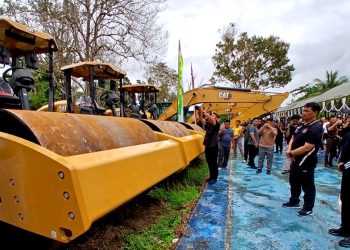 Dinas PUPR Resmi Terima Tiga Set Alat Berat dari PT Trakindo Utama