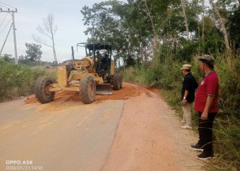 Camat Sanaman Mentikei Gandeng Perusahaan Perbaiki Jalan