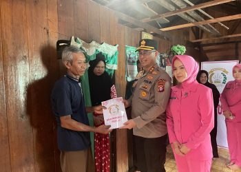 Polres dan Bhayangkari Seruyan Bersinergi Salurkan Sembako untuk Warga Membutuhkan