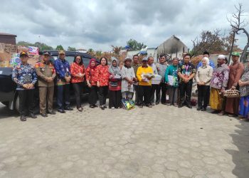 Dinas Pendidikan dan TP- PKK Serta Darmawanita Bantu Korban Kebakaran