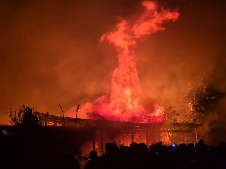 Puluhan Rumah Dan Sekolahan Al Badar Terbakar