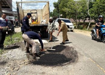 Dinas PUPR Barut  Bertindak Cepat Perbaiki Jalan Terkait Keluhan Warga di Medsos