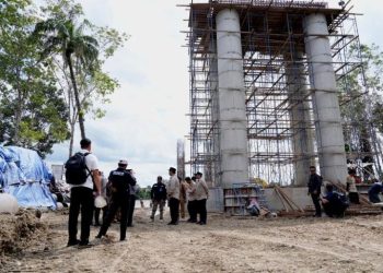 Bupati dan Wabup Barut Tinjau Lokasi Pembangunan Jembatan Penghubung di Kecamatan Montallat