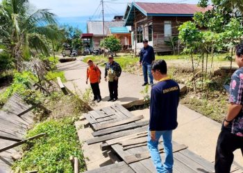 BPBD Barut Serta Dinas PUPR Tinjau Lokasi Tanah Longsor di Kelurahan Jambu
