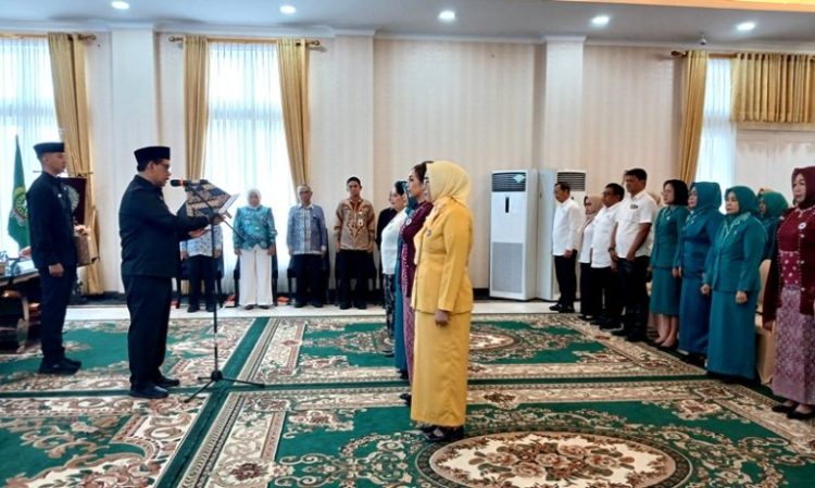 Bupati Shalahuddin Lantik Pengurus PP PAUD Kabupaten Barut