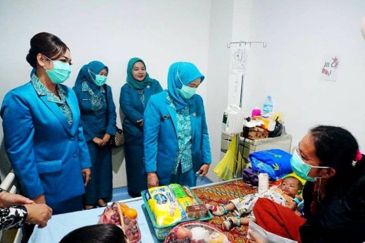 Ketua TP PKK Barut Kunjungi RSUD Mtw, Tekankan Tenaga Kesehatan Garda Terdepan Layani Masyarakat