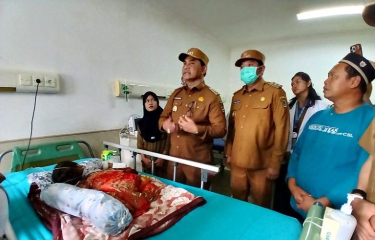 Ibu Pasien Ucapkan Terimakasih Kepada Bupati serta Jajarannya atas Perhatian Kepada Anaknya yang di Rawat di RSUD Mtw