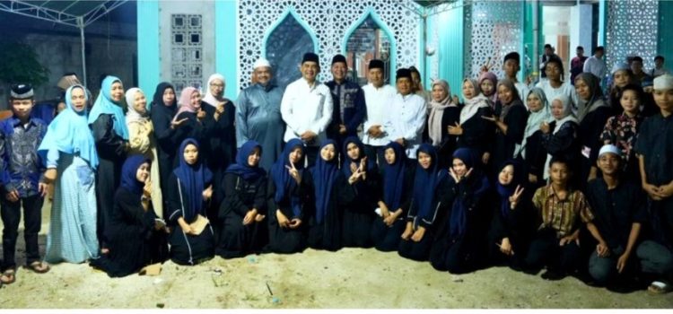 Bupati Shalahuddin Serahkan Hibah Rp1 Miliar Saat Safari Ramadhan di Desa Benangin