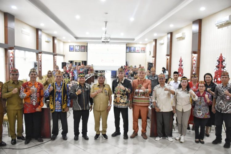 Bupati Kapuas Resmikan Kegiatan Musyawarah Mufakat Pembentukan Pengurus Dewan Adat Dayak (DAD) Kabupaten Kapuas Masa Bakti 2026–2031,