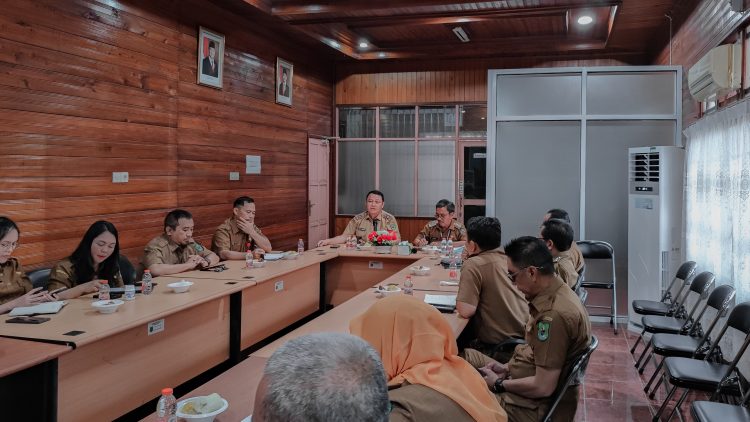 Sekda Kapuas Pimpin Rapat Koordinasi Penataan Bangunan Dan Relokasi Pedagang Pasar Kawasan Jalan Jenderal Sudirman dan Jalan Kartini
