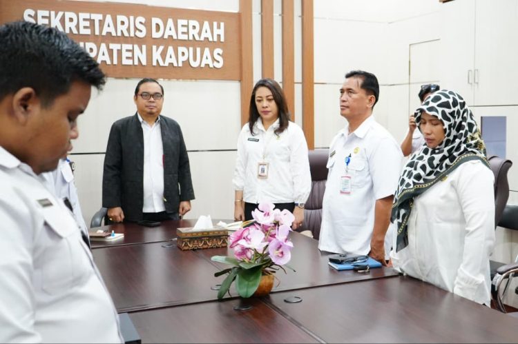 Pemkab Kapuas Ikuti Zoom Meeting Dalam rangka Sosialisasi Penilaian Pemberian Reward kepada Pemda Kapuas