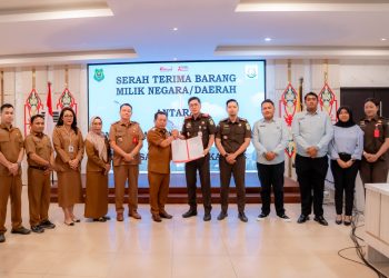 Bupati Kapuas Laksanakan Serah Terima Barang Milik Daerah dengan Kejaksaan Negeri