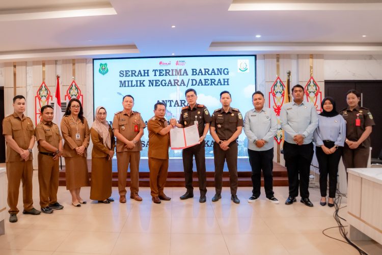 Bupati Kapuas Laksanakan Serah Terima Barang Milik Daerah dengan Kejaksaan Negeri