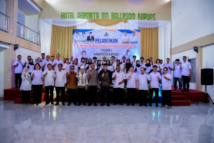 Wabup Kapuas Hadiri Pelantikan Pengurus Kamar Dagang dan Industri (KADIN) Kabupaten Kapuas Masa Bakti 2026–2031