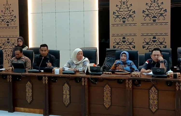DPRD Barut Menggelar Rapat Dengar Pendapat Terkait Kondisi Dan Perizinan Jalan Kabupaten KM 30