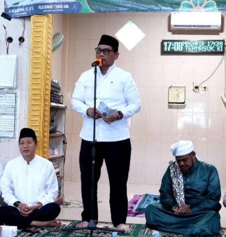 Bupati Barut Ajak masyarakat untuk menyemarakkan bulan suci Ramadhan dengan meningkatkan iman dan takwa.
