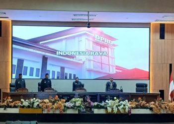 KETUA DPRD BARUT Tegaskan pentingnya sinergi antara legislatif dan eksekutif dalam pembahasan lima Raperda pada Rapat Paripurna III Masa Sidang I