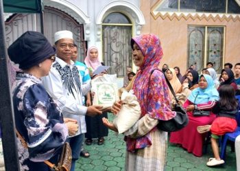 H Tajer Salurkan Zakat Harta Kepada Masyarakat Yang Berhak