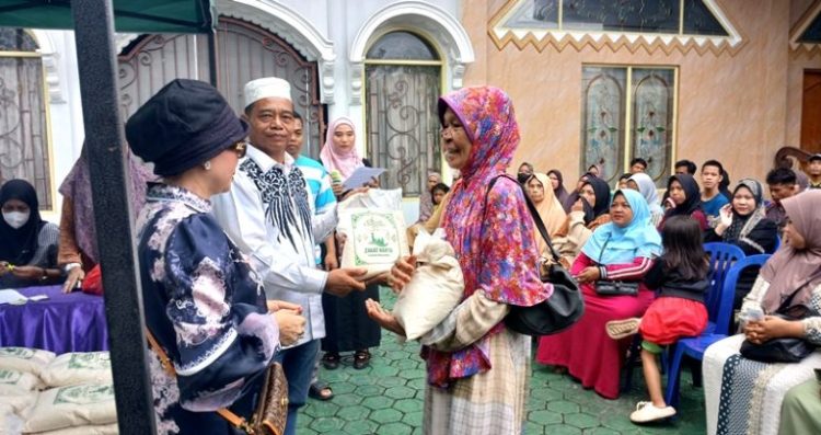 H Tajer Salurkan Zakat Harta Kepada Masyarakat Yang Berhak