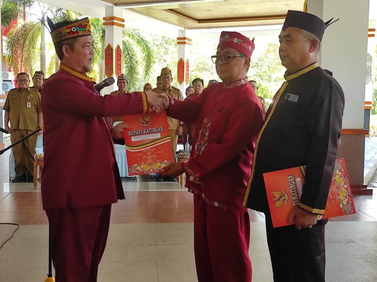 Bupati Saiful, Lantik Dua Damang Di Katingan, Ini Pesannya