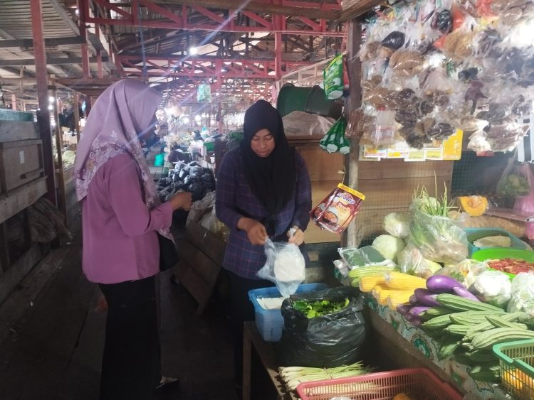 Stok Melimpah Harga Cabe Lokal Di Pasar Saik Kuala Pembuang Turun