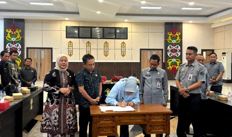 DPRD Barut Bersama Kemenkumham Kalteng Teken MoU Penyusunan Raperda Inisiatif DPRD