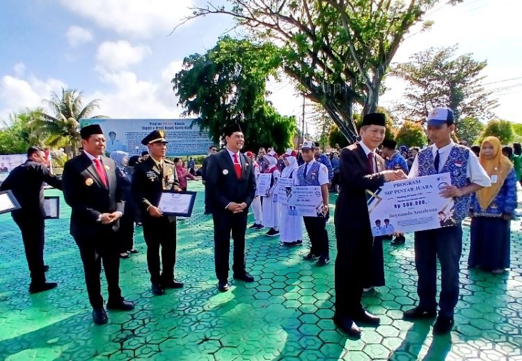 4.104 Pelajar di Kabupaten Barito Utara Terima Bantuan Program SIP Pintar Juara