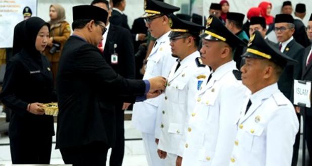 Pelantikan 136 pejabat di lingkungan Pemerintah Kabupaten Barito Utara telah melalui seluruh tahapan sesuai ketentuan yang berlaku
