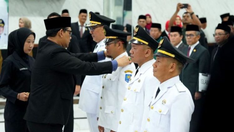 Bupati Barut Sebut Pelantikan Pejabat Plt Sebagai Langkah Penyegaran Organisasi Daerah