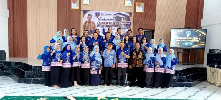 Kepala SMPN 1 Muara Teweh Bangga atas Kelulusan Siswa Kelas IX